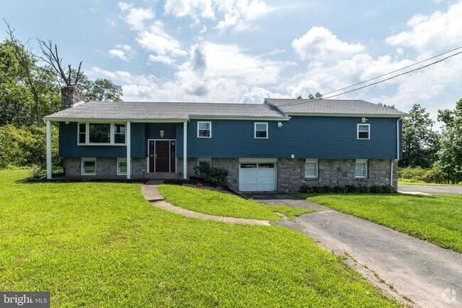 Building Photo - 402 Layfield Rd Rental