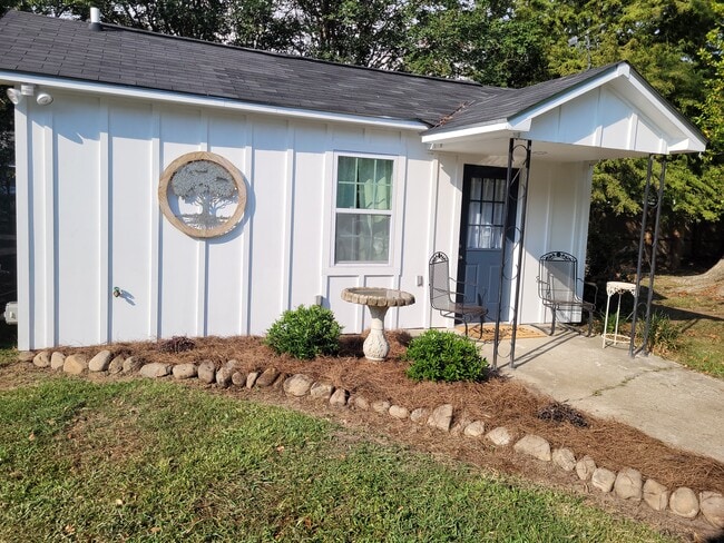 Photo - 10265 Hillyard Ave Apartment Unit Cottage