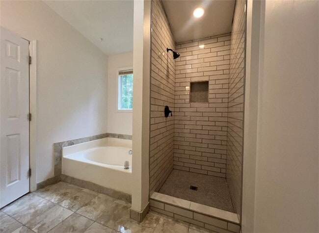 Photo - 1260 Della Way
