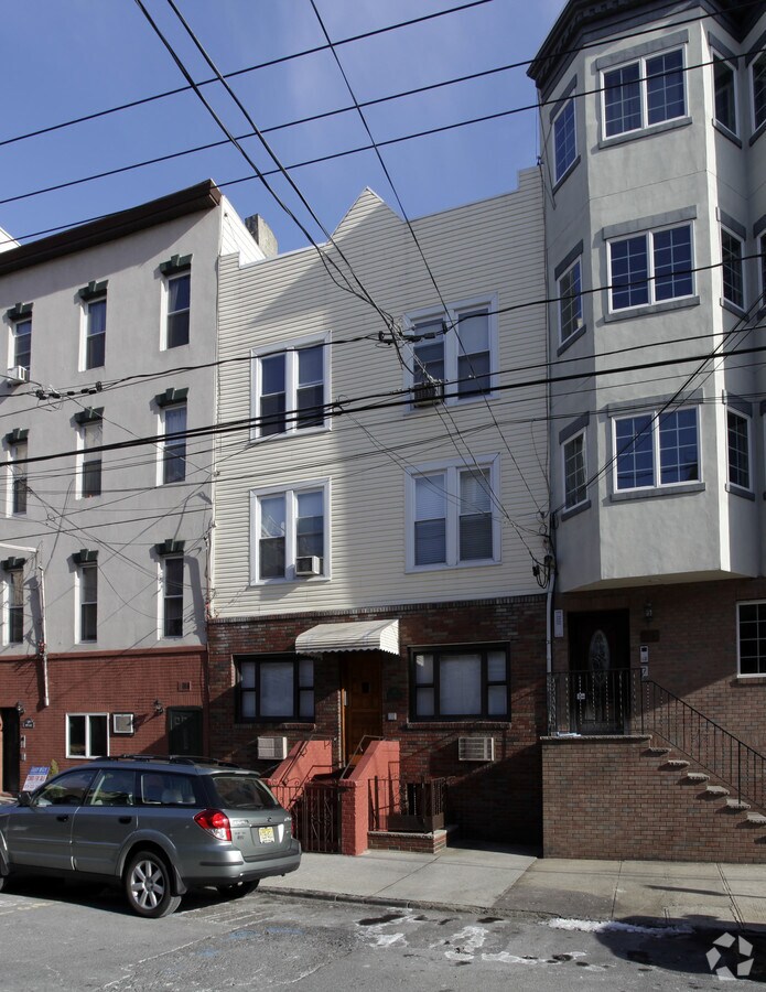 Photo - 207 Adams St Apartments