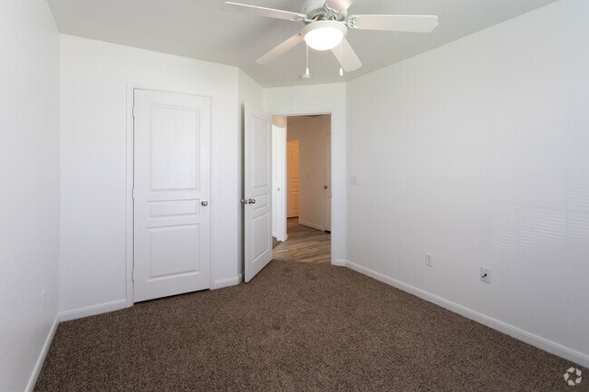 4BR, 2BA - 1,380 SF