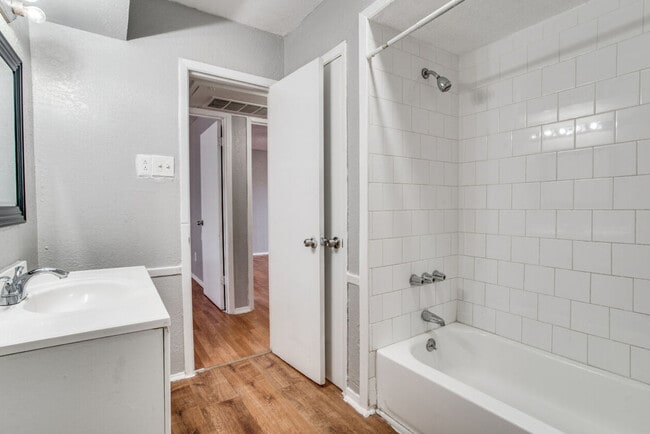 Photo - Esperanza Apartments