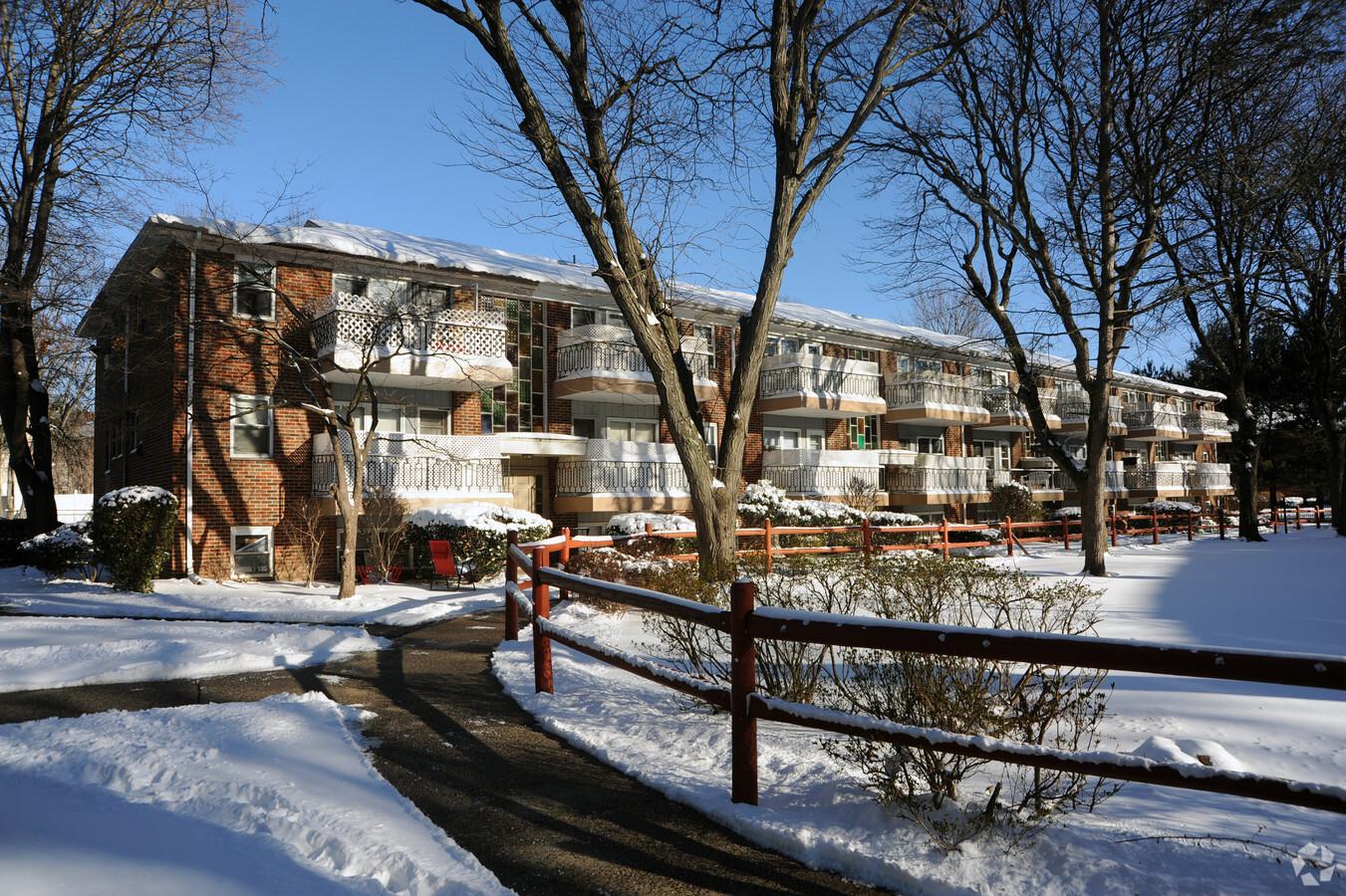 Royal Garden Apartments - Royal Garden Apartments
