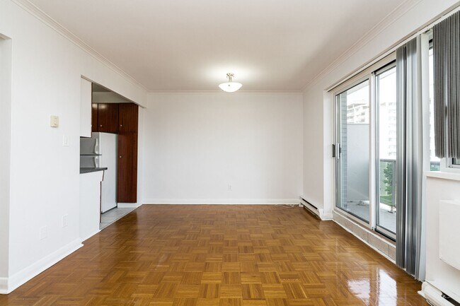 Photo - 365 Eglinton Ave E Unit 501