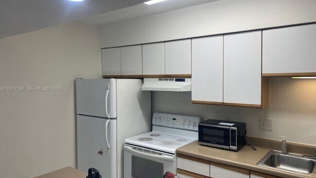 3985 W McNab Rd Unidad A312