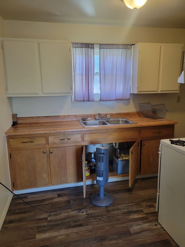 Photo - Triplex Unit 707 North East D St.