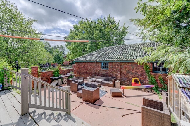 Photo - (869) 8002 Davis/701 S. Meramec Unit 8002 Davis