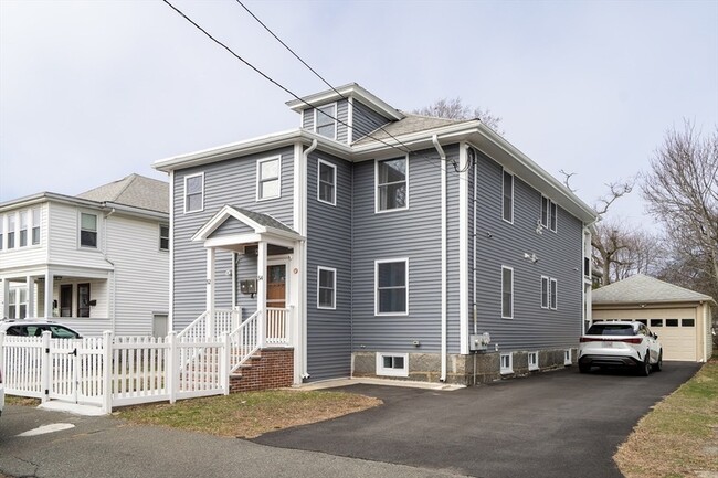 Building Photo - 52 Holyoke St Unit 2 Rental