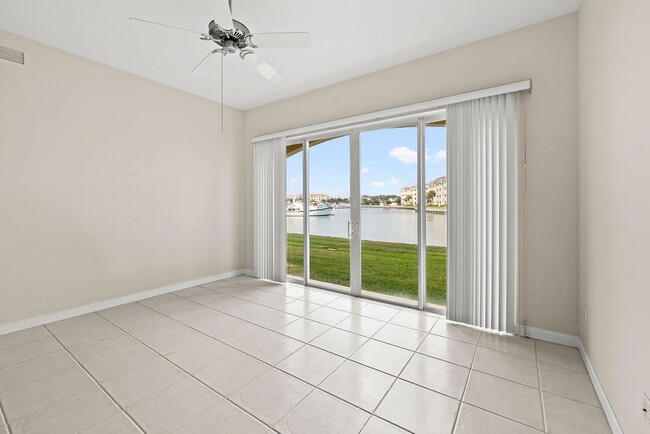 Photo - 17 Harbour Isle Dr W Unit 103