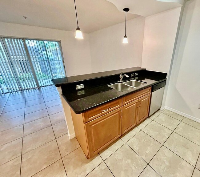 Building Photo - 420 S Park Rd Unit 2-305 Rental