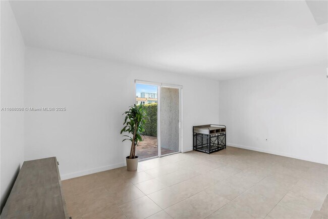 Photo - 3827 NE 166th St