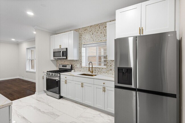 Photo - 1742 N Mayfield Ave Unit 1