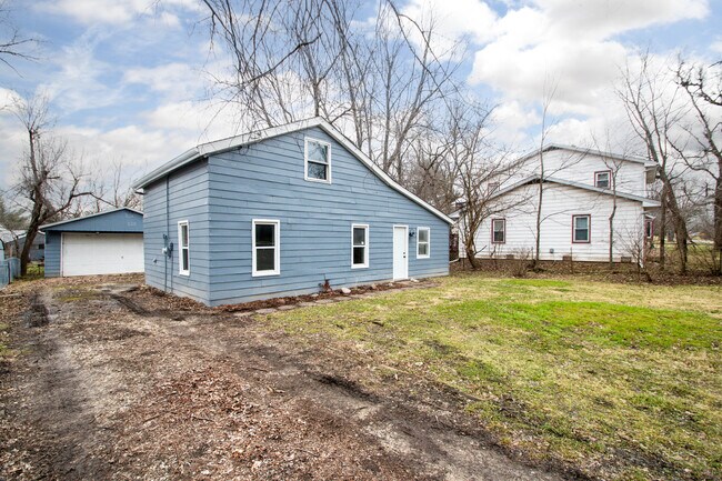 Photo - 615 Illinois St