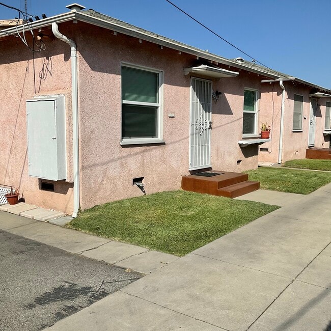 Freestanding HOUSE - 1709 S Redondo Blvd Rental