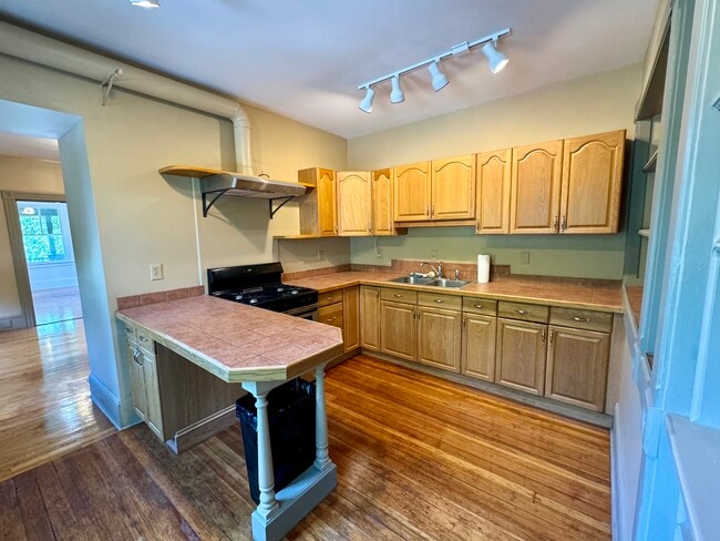 100 Lexington Ave Unit 2