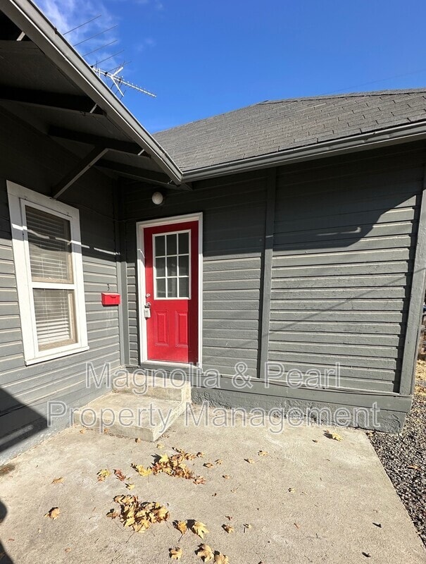Photo - 1521 Blaine St
