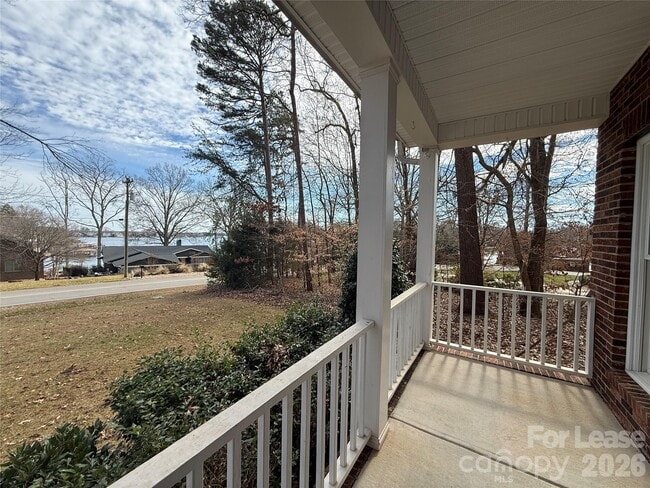 Photo - 3993 Lake Shore Rd S