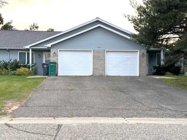 Photo - 855 Highview Dr