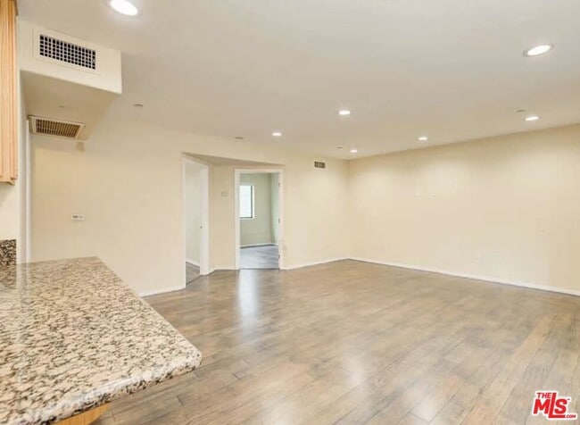 Photo - 6815 Baird Ave Unidad 2