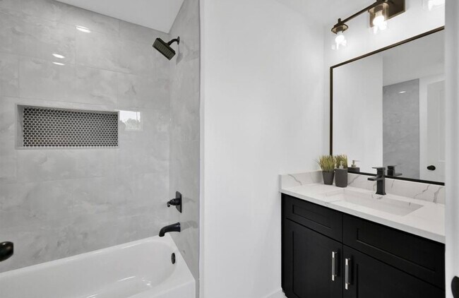 Photo - 8021 Cora St
