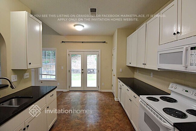 Photo - 960 Soaring Dr NE