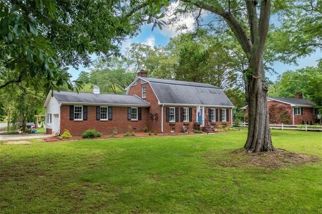 Building Photo - 227 W Lakeshore Dr