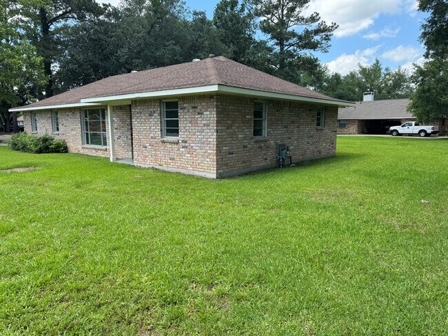 Front Corner - 14747 S Harrells Ferry Rd