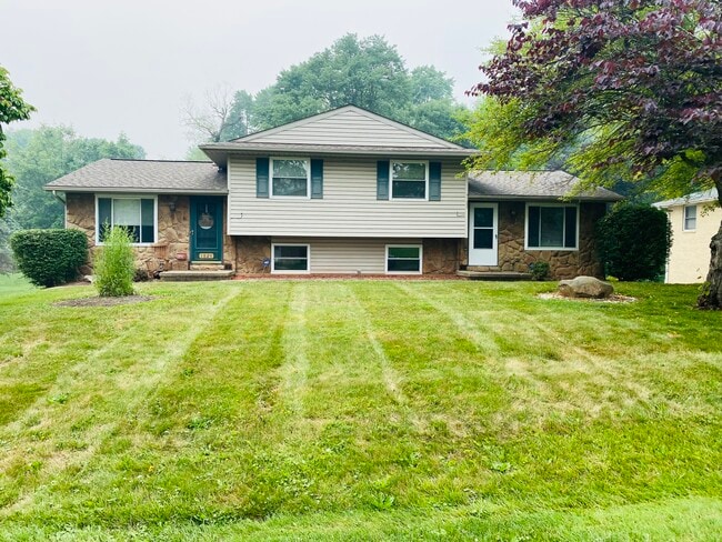 Building Photo - 1827 Thackeray Ave NW Unit 1827