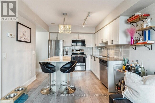 Photo - 1215 Bayly St Unit 401