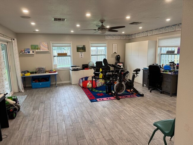 3930 Cochise Ter