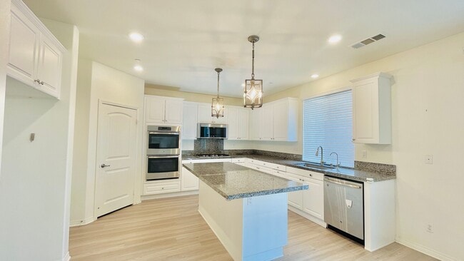 11998 Santiam Ct