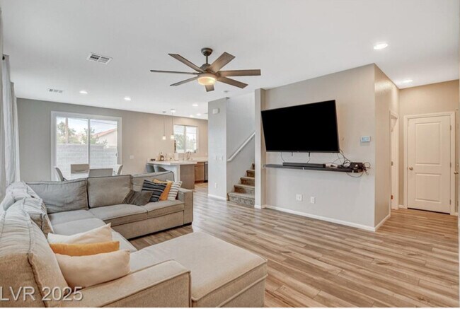 Photo - 1014 Solemn Cactus Ave