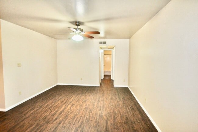 Photo - FOR LEASE! 1 Bedroom - 1 Bath - At the Town House Apartments in Weatherford!