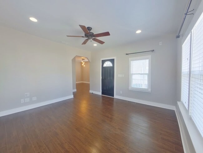 Photo - 402 N Kansas Ave