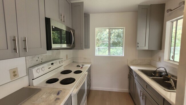 Photo - Remodeled 3-Bedroom Home with Garage & Fenced Yard – Easy Access to Hilo