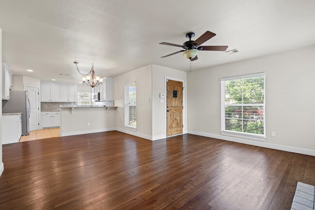 Photo - 2609 Benbrook Blvd
