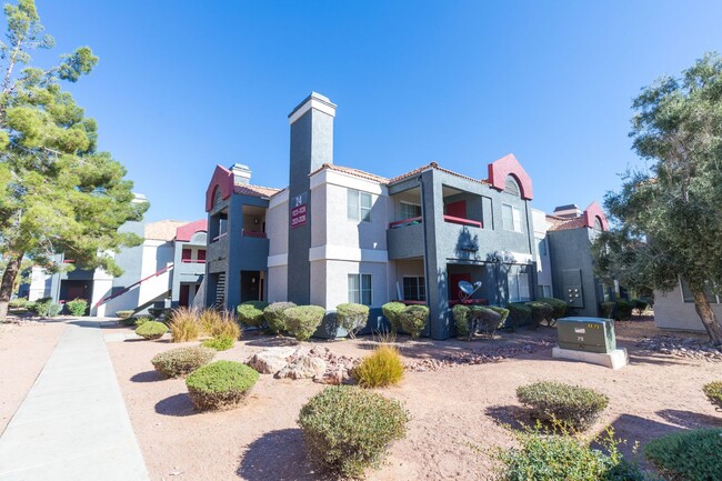 Building Photo - Available 2 Bedroom Downstairs Condo at Pa... Unit 1125