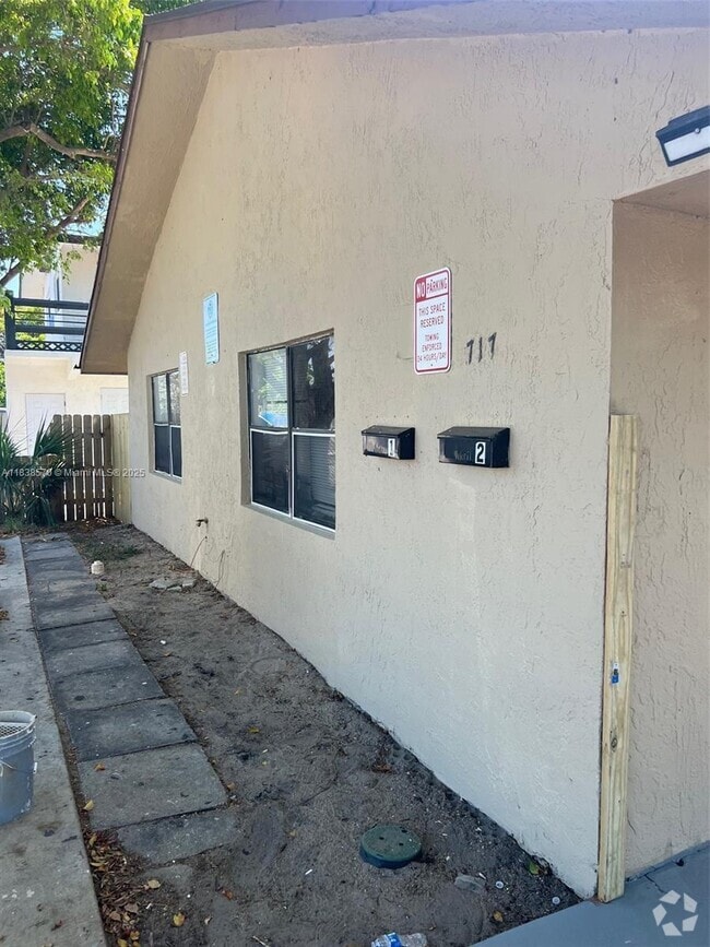 Building Photo - 717 NW 5th Ave Unit 1-2 Rental