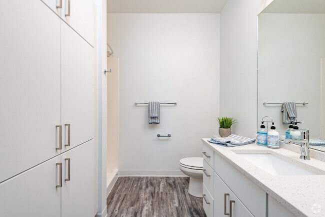 2 BR, 2 BA - 1025 SF