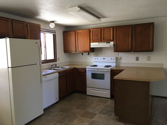 Photo - 4914-4920 Basswood Drive Unit 4920