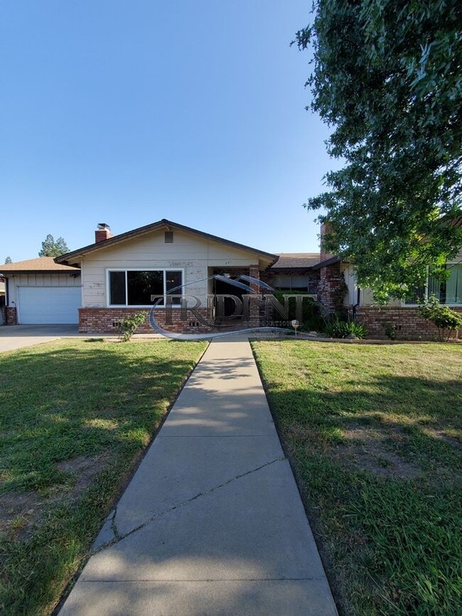 Building Photo - (2526m) 231 E. 18th St/ 1806 Sampson Unit A