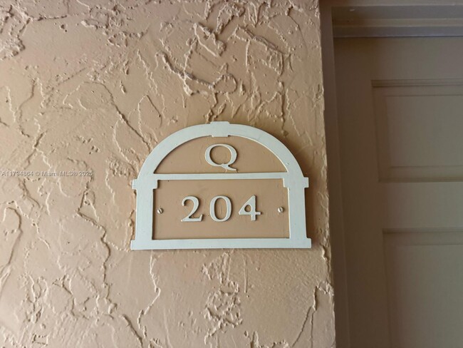 Photo - 17901 NW 68th Ave Unidad Q204 Rental