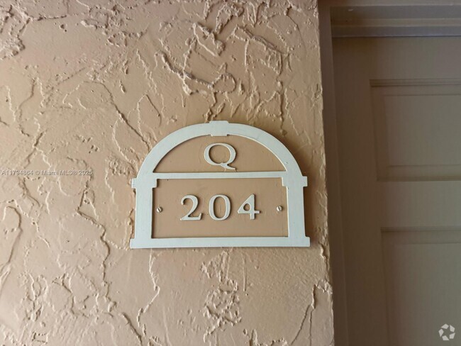 Building Photo - 17901 NW 68th Ave Unit Q204 Rental