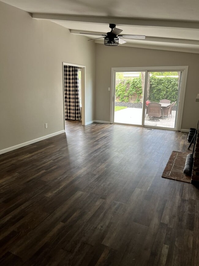 Photo - 1311 Spruce Dr