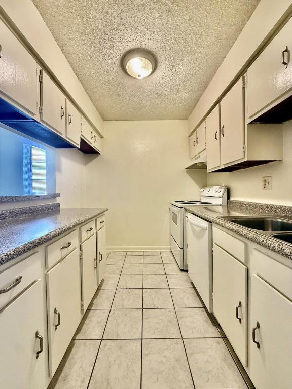 Photo - 1624 Newport Pl