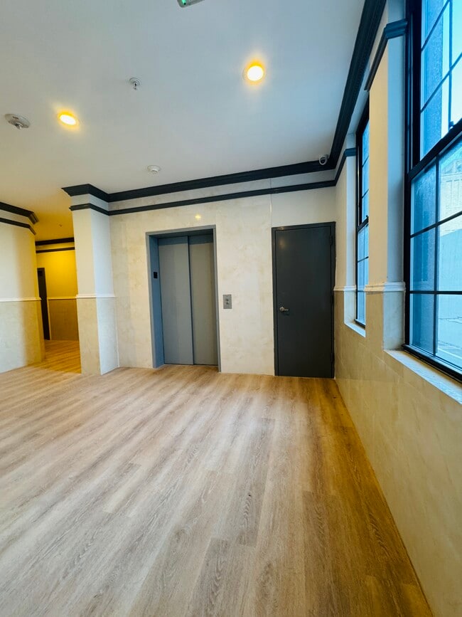 Building Photo - 905 Arch St