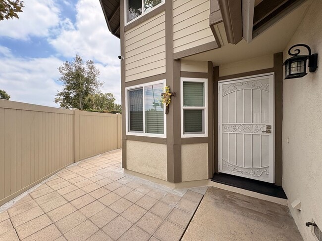 Photo - 3 Bed, 2.5 Bath in Ontario!