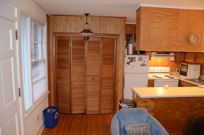 Photo - 210 Westview Dr