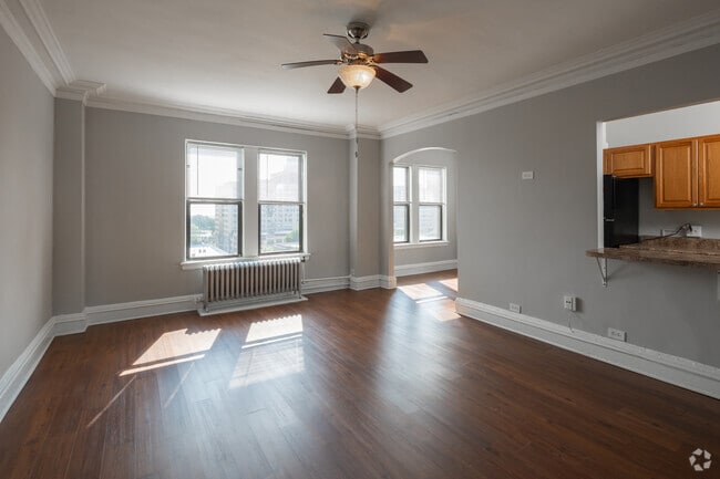 1BR, 1BA - 875 SF - Mayfair Apartments