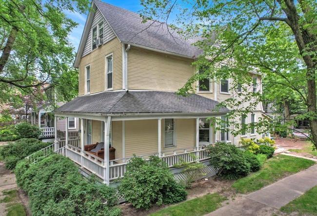 Building Photo - 2137 Maple Ave Unit House